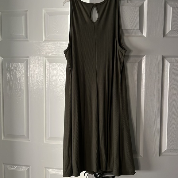 Olive green dress - Picture 3 of 4